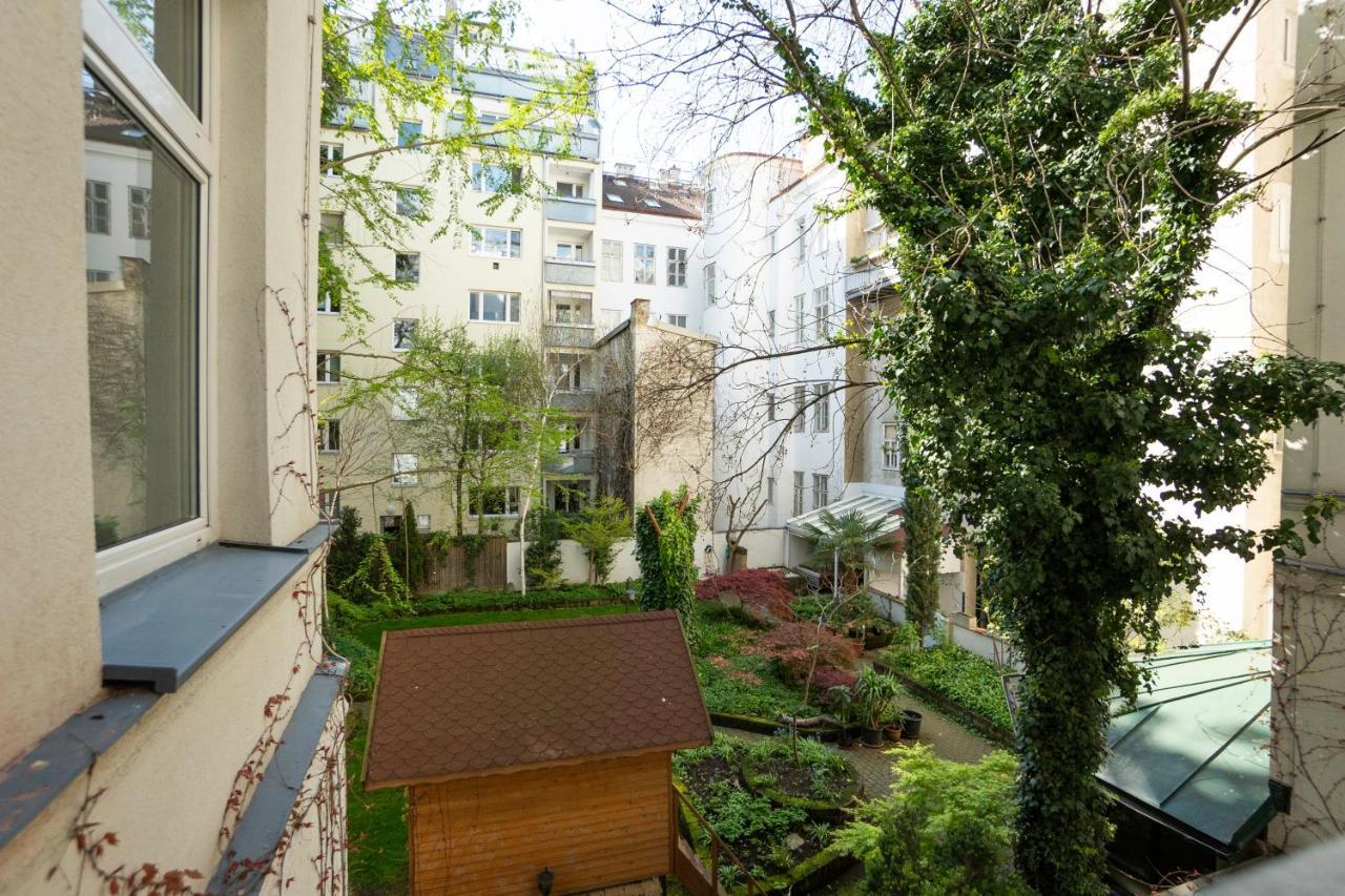 Modern Apartment With A Balcony Near Belvedere Vienna Exterior photo