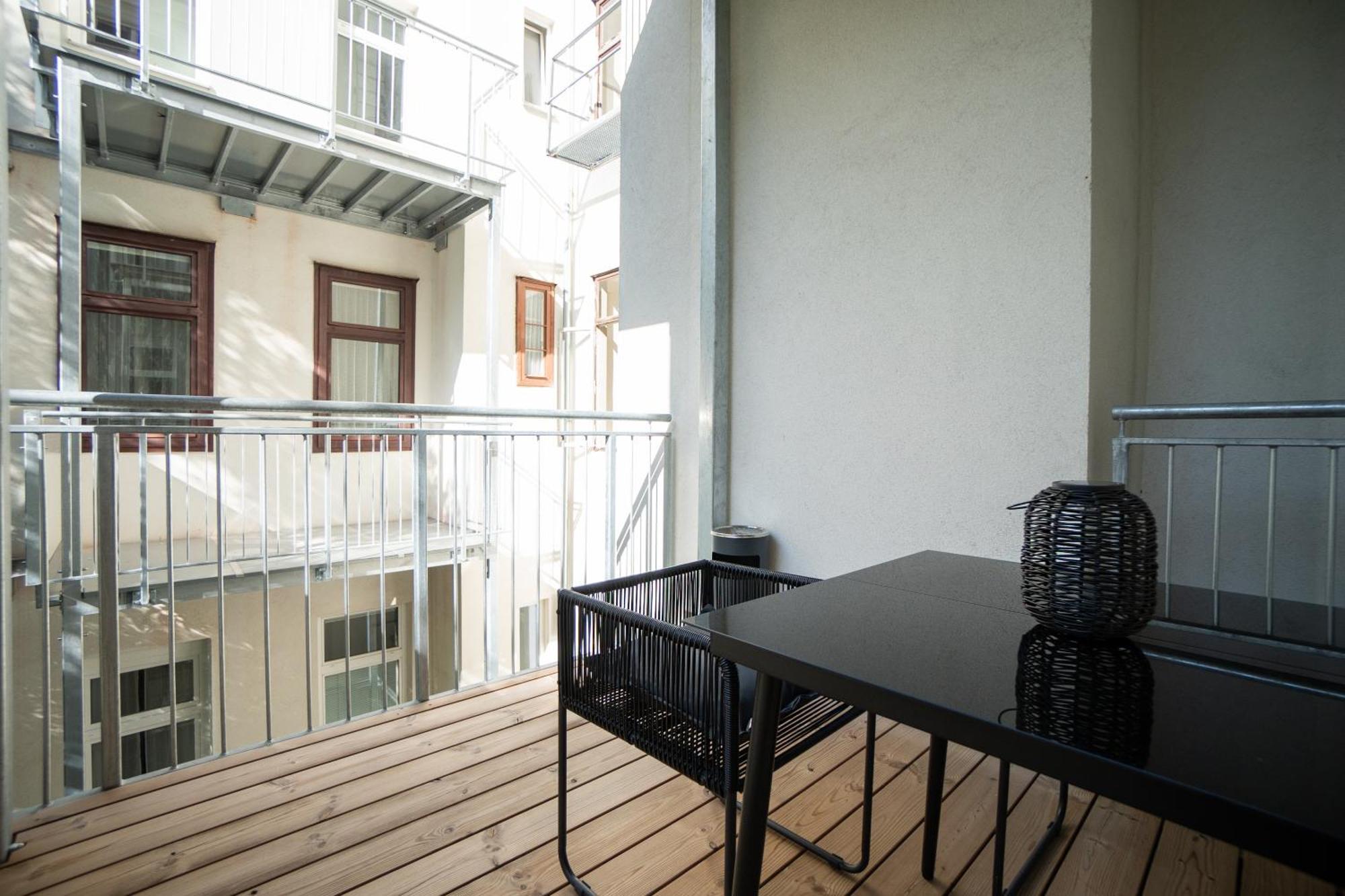 Modern Apartment With A Balcony Near Belvedere Vienna Exterior photo